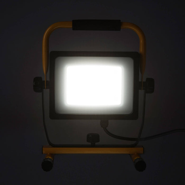 Work Light with Stand: 7,000 Lumen Light